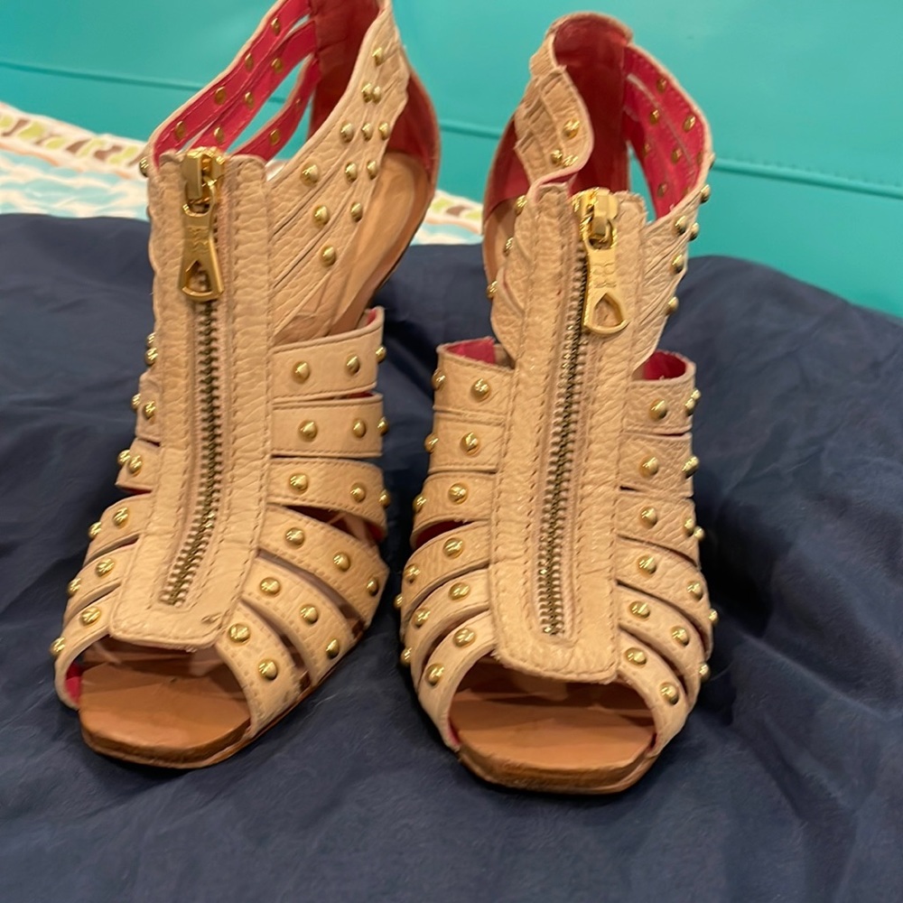BCBG leather shoes